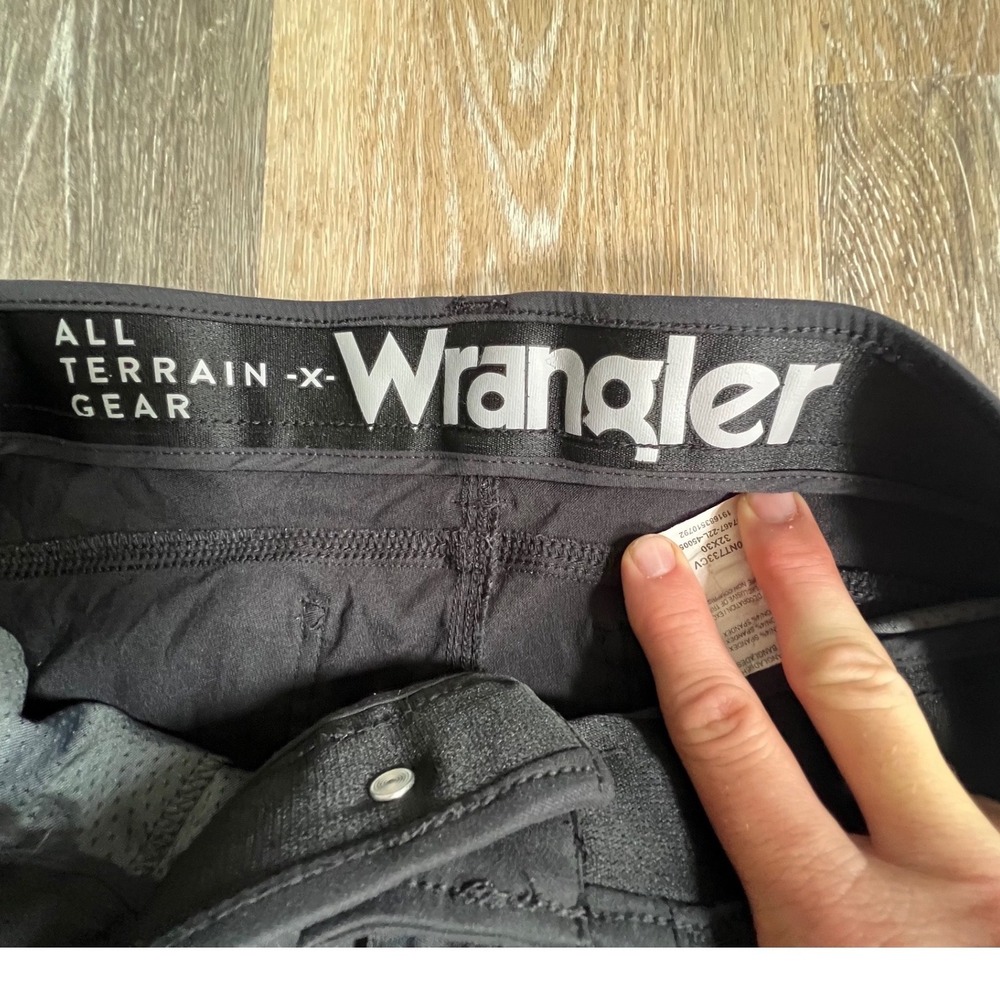 Wrangler ATG Pants Mens 32x30 Black Good All Terrain Gear Hiking Utility Belted - Picture 2 of 9